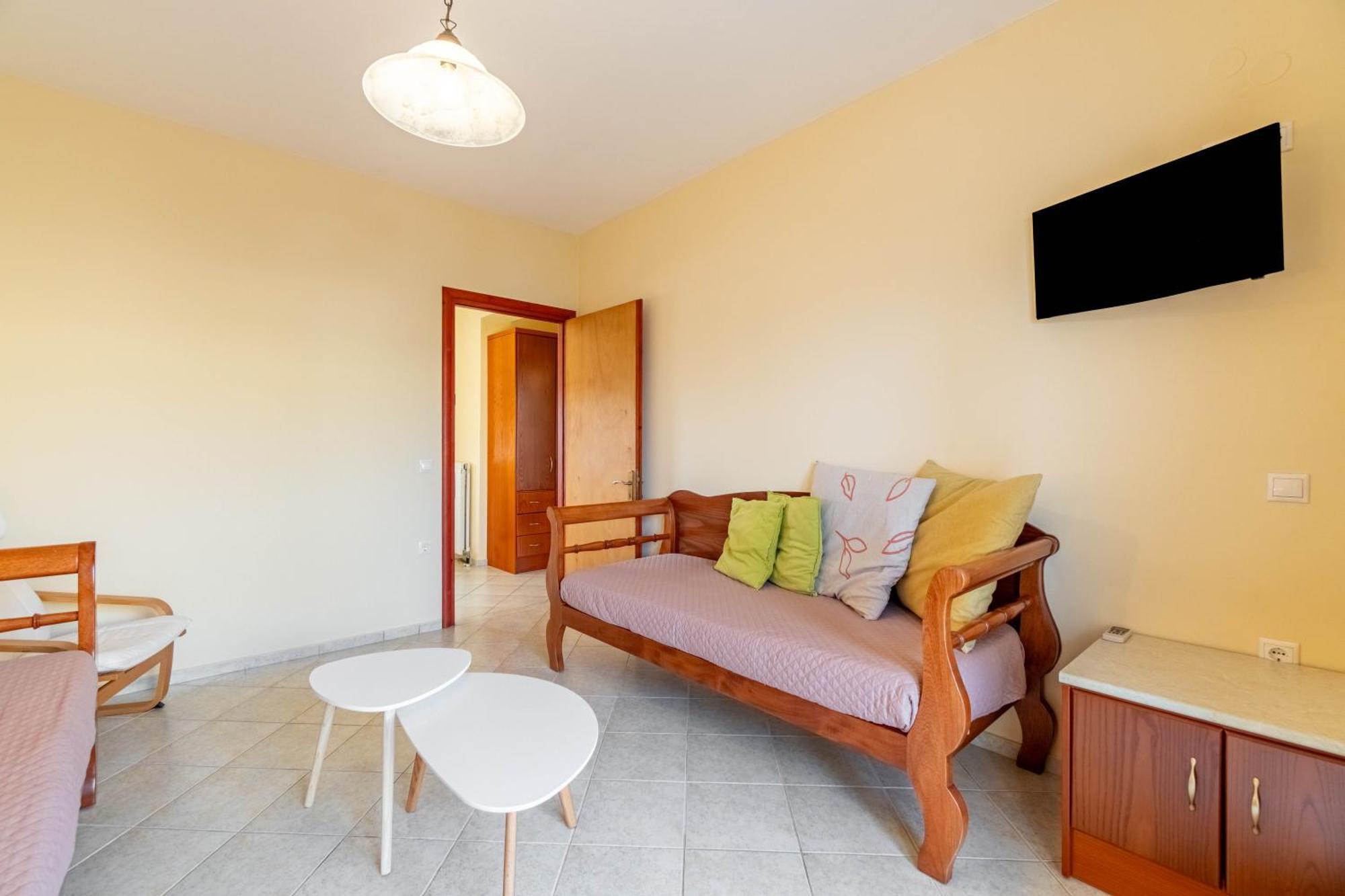 Kosmos St7 In Agios Stefanos Apartment