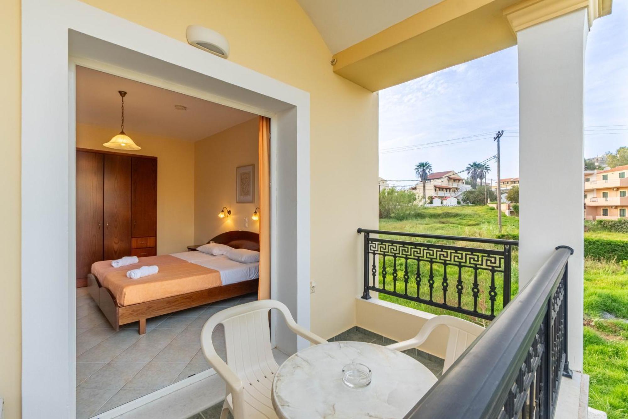 Kosmos St7 In Agios Stefanos Apartment *