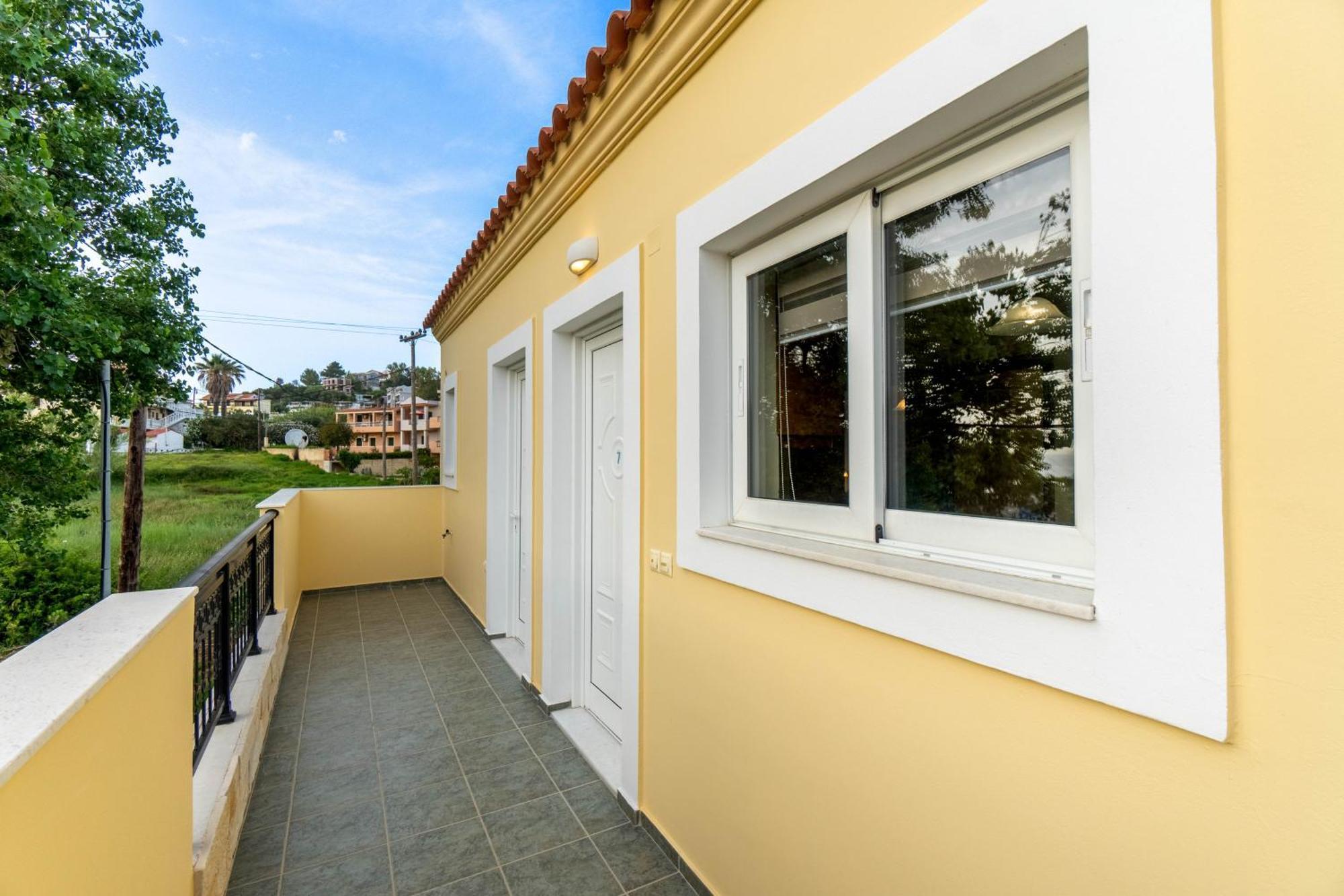 Kosmos St7 In Agios Stefanos Apartment *