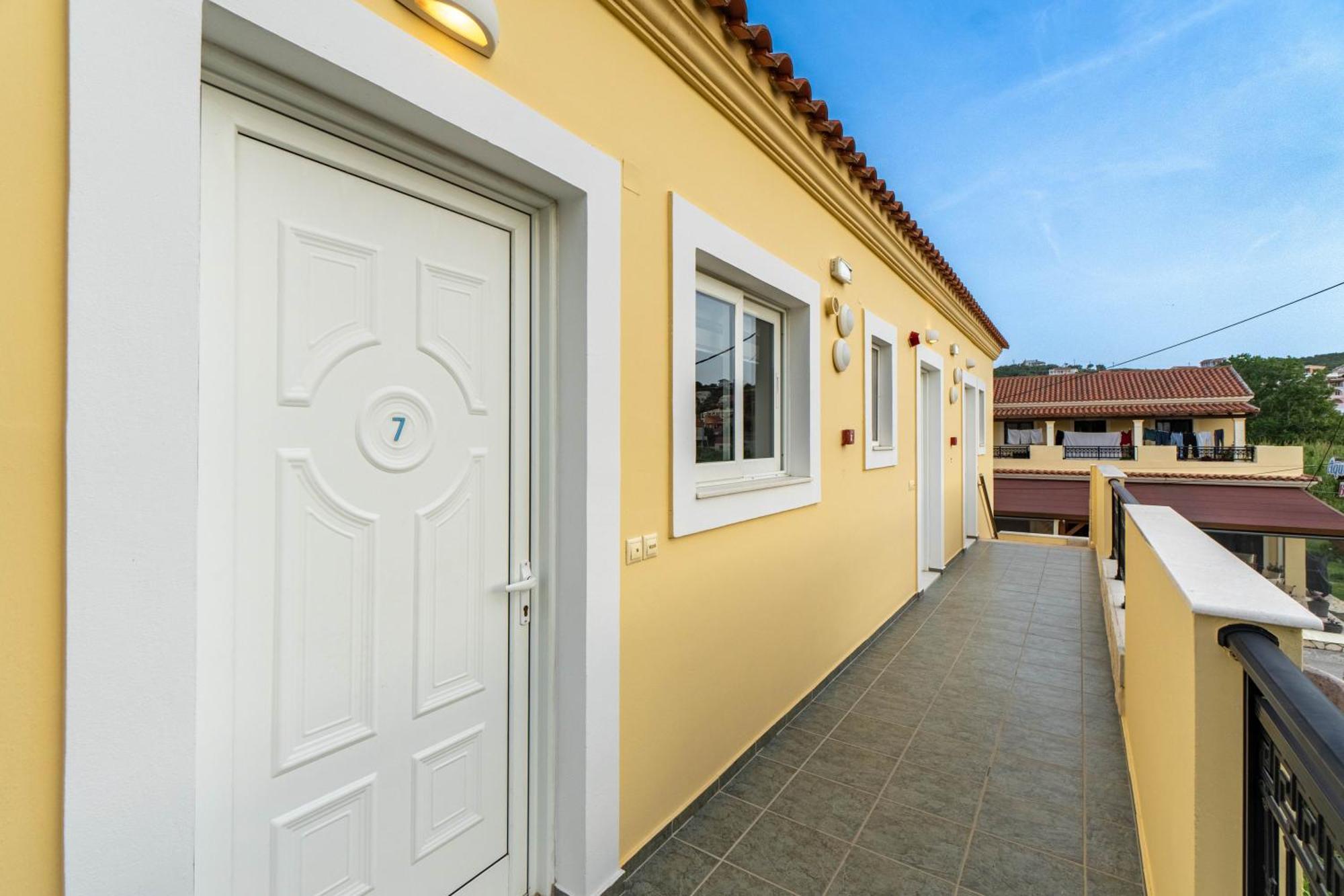 Apartment Kosmos St7 In Agios Stefanos