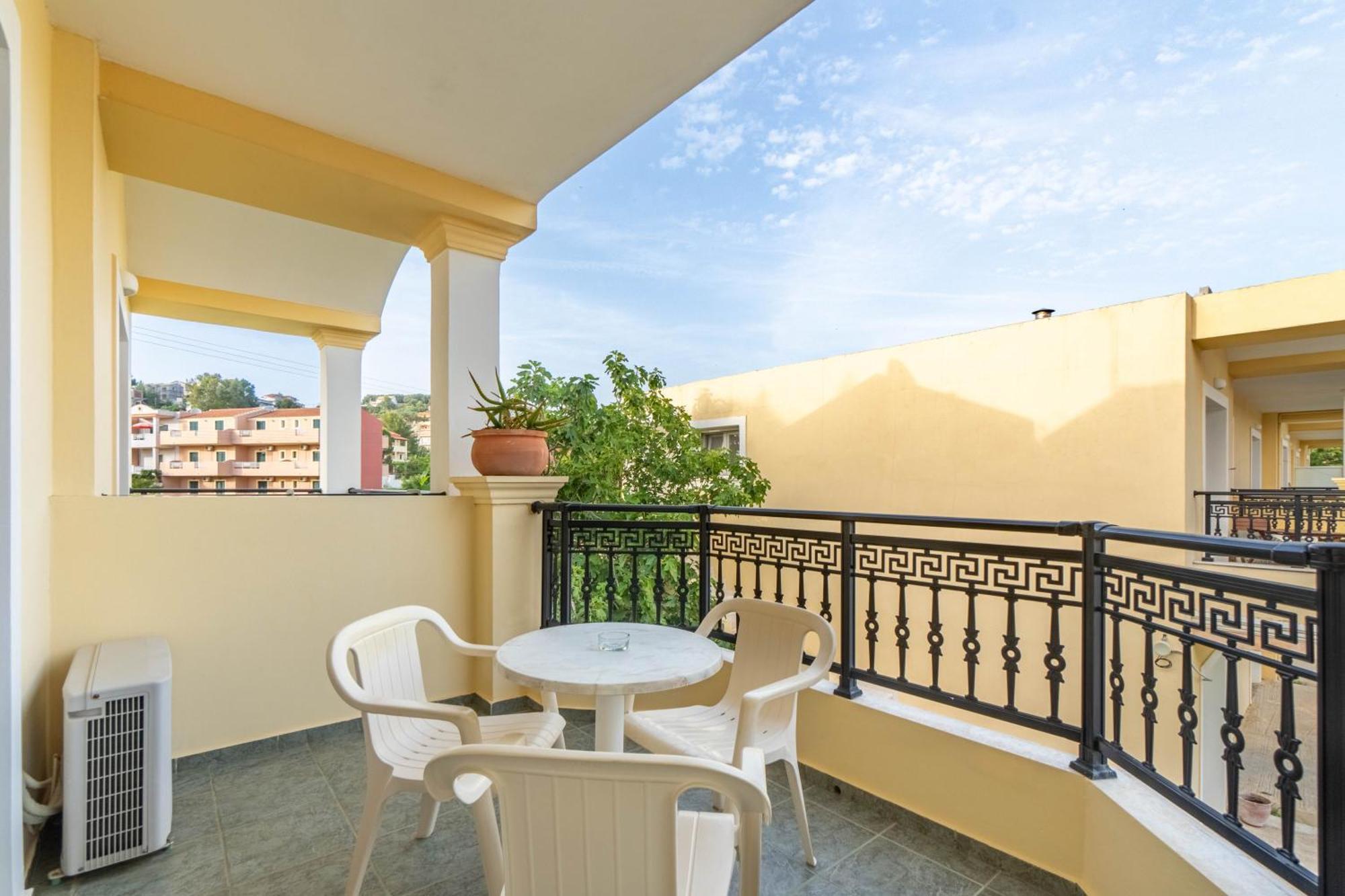 Kosmos St7 In Agios Stefanos Apartment *